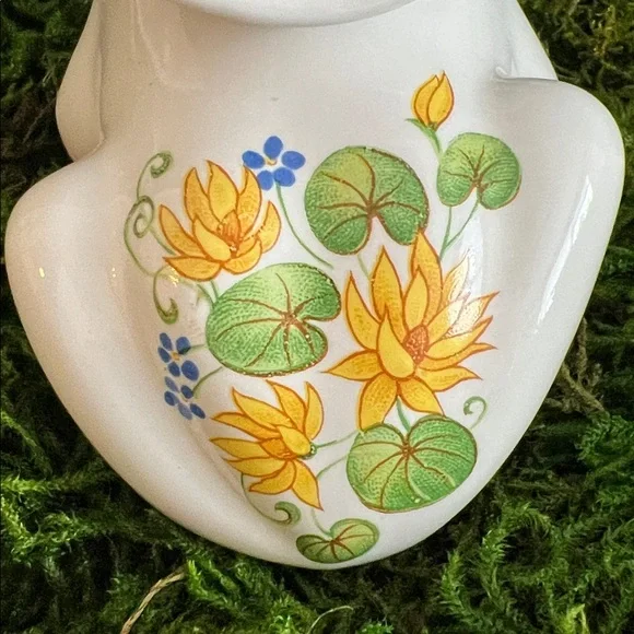 VINTAGE AVON 1980s "Flirtatious Frog" ceramic pomander or potpourri holder. - Picture 9 of 17